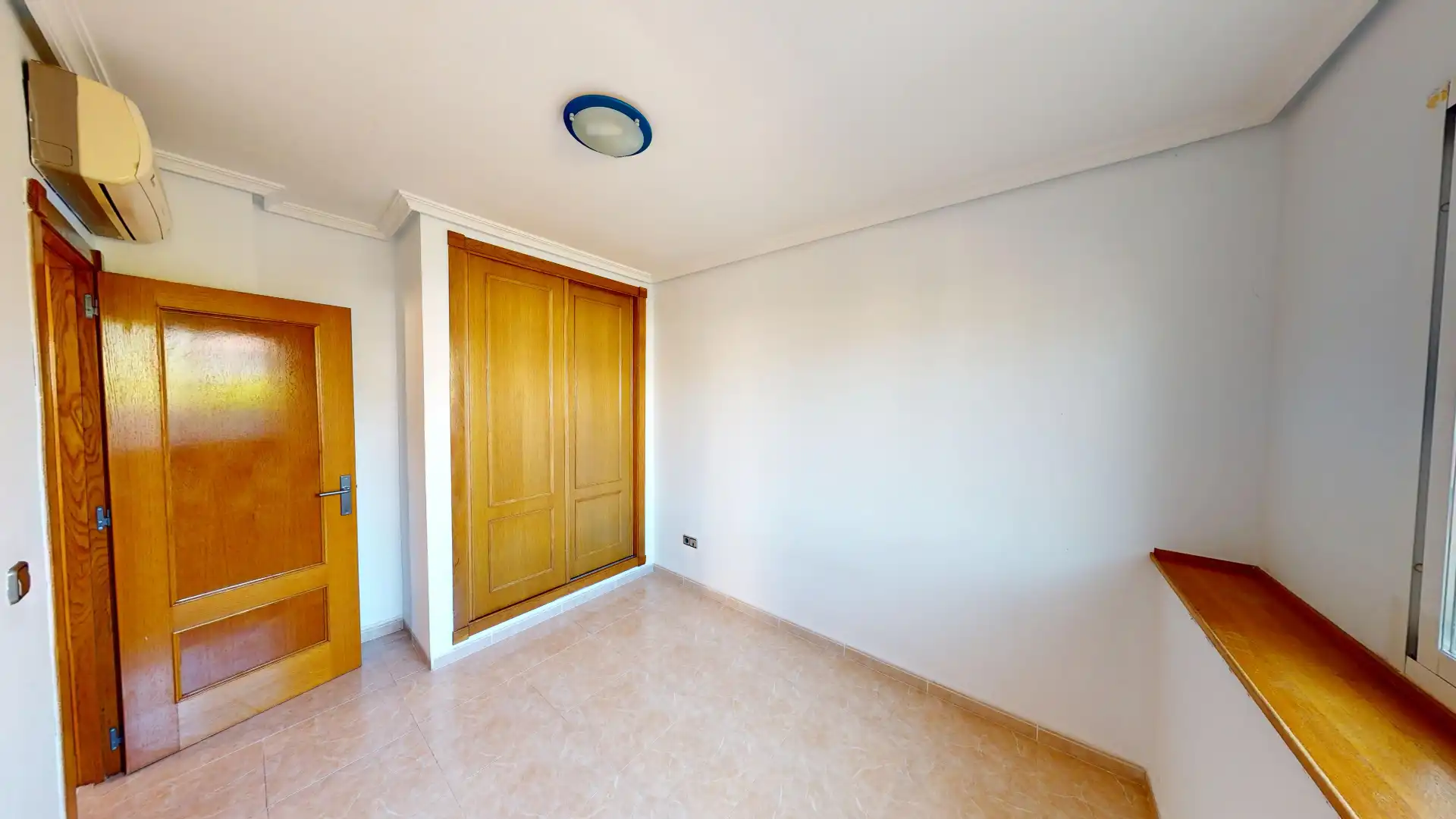 Flat for sale in Torrevieja  with Air Conditioner, Terrace and Community pool