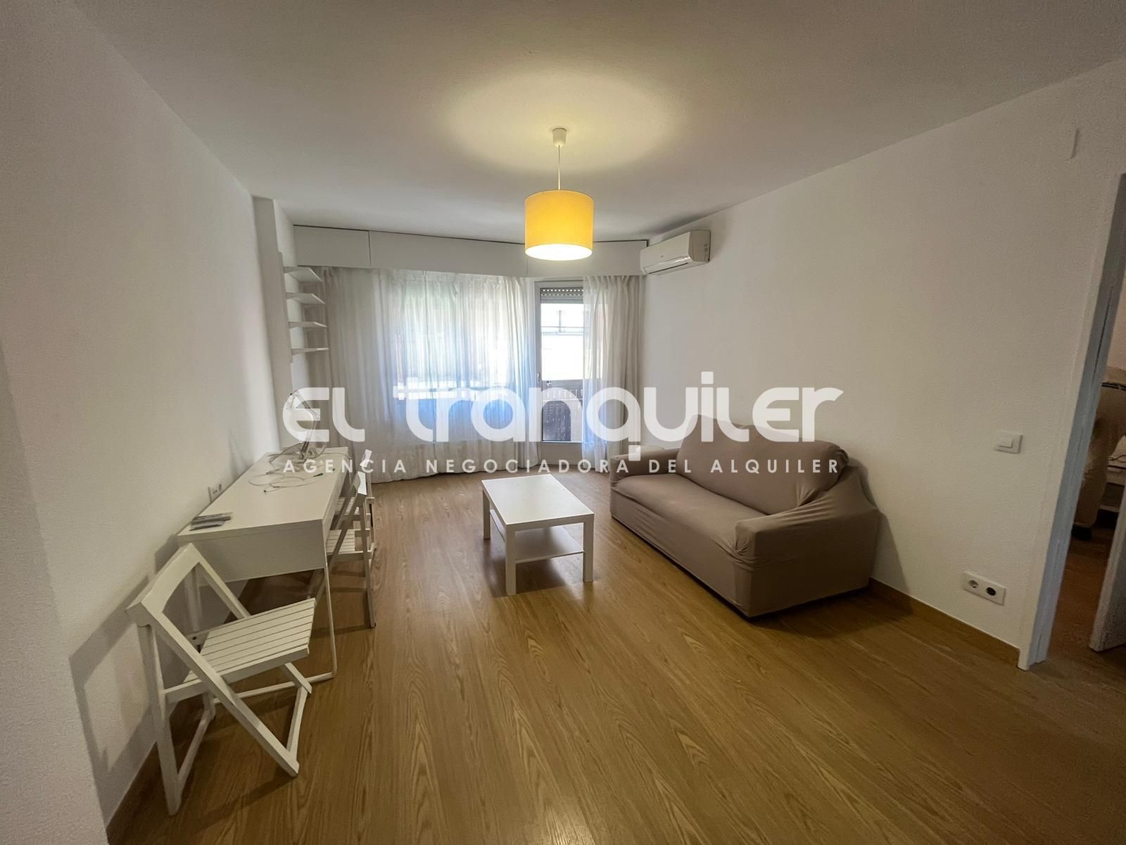 Living room of Flat to rent in  Madrid Capital  with Air Conditioner, Terrace and Furnished