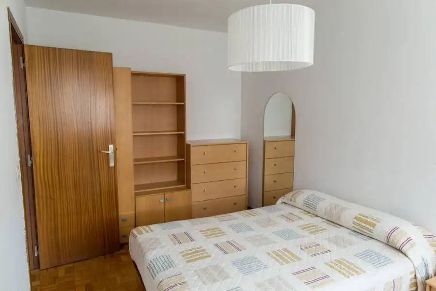 Habitación de Piso en venta en  Pamplona / Iruña con Calefacción, Parquet y Amueblado