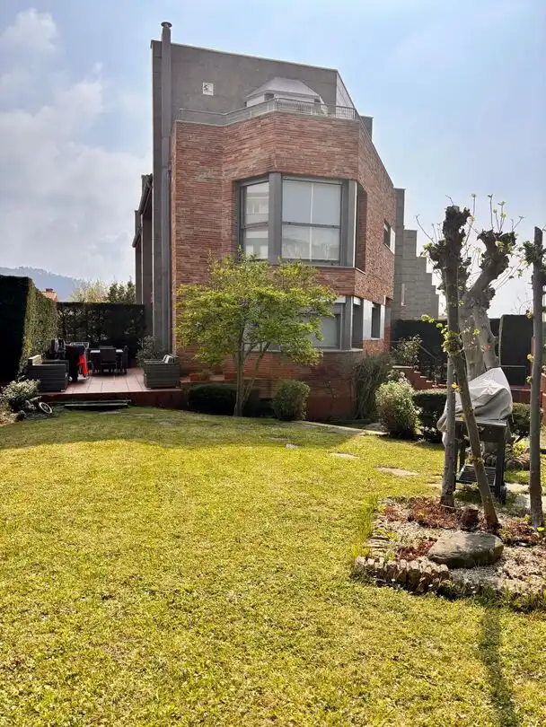 Terrasse von Einfamilien-Reihenhaus zum Verkauf in Sopela mit Heizung, Privatgarten und Terrasse