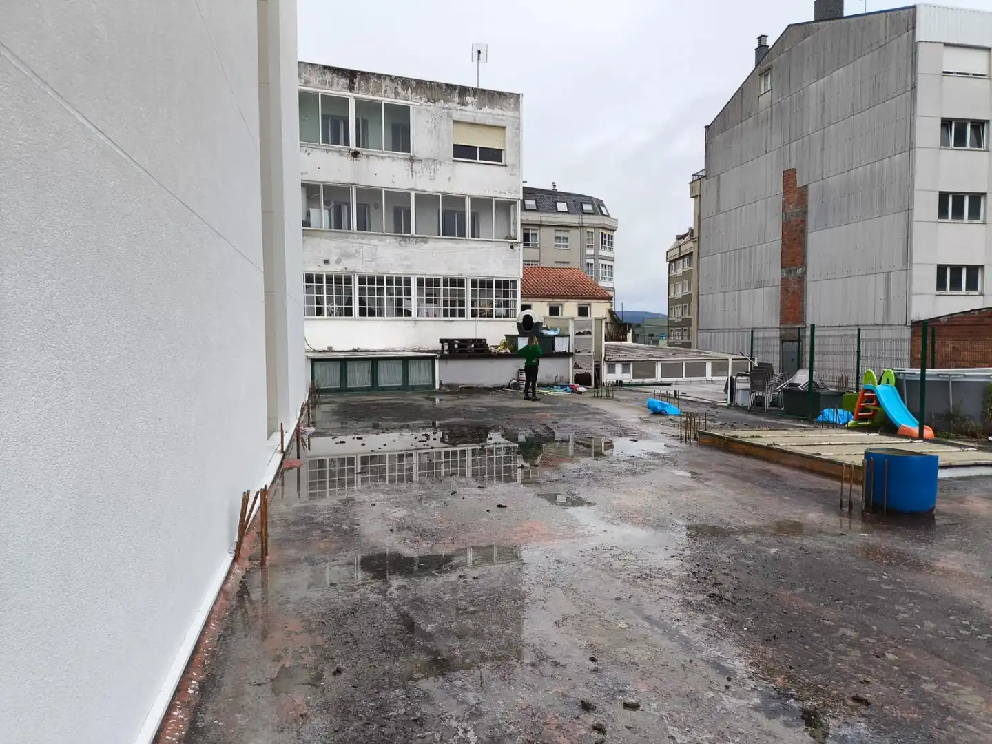 Vista exterior de Casa o xalet en venda en Carballo amb Jardí privat i Terrassa