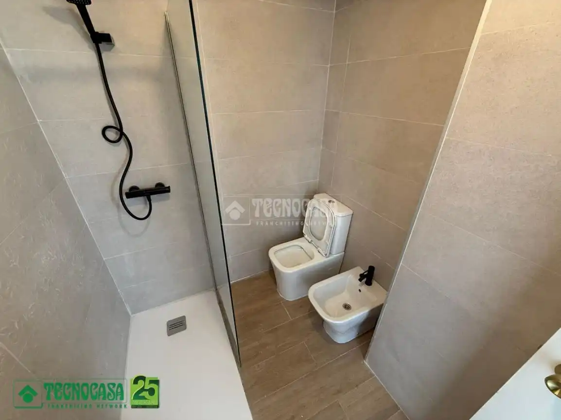 Bathroom of Flat for sale in Ciudad Real  with Air Conditioner, Heating and Terrace