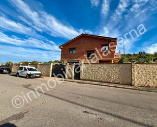 Exterior view of House or chalet for sale in Santovenia de la Valdoncina  with Heating, Private garden and Parquet flooring