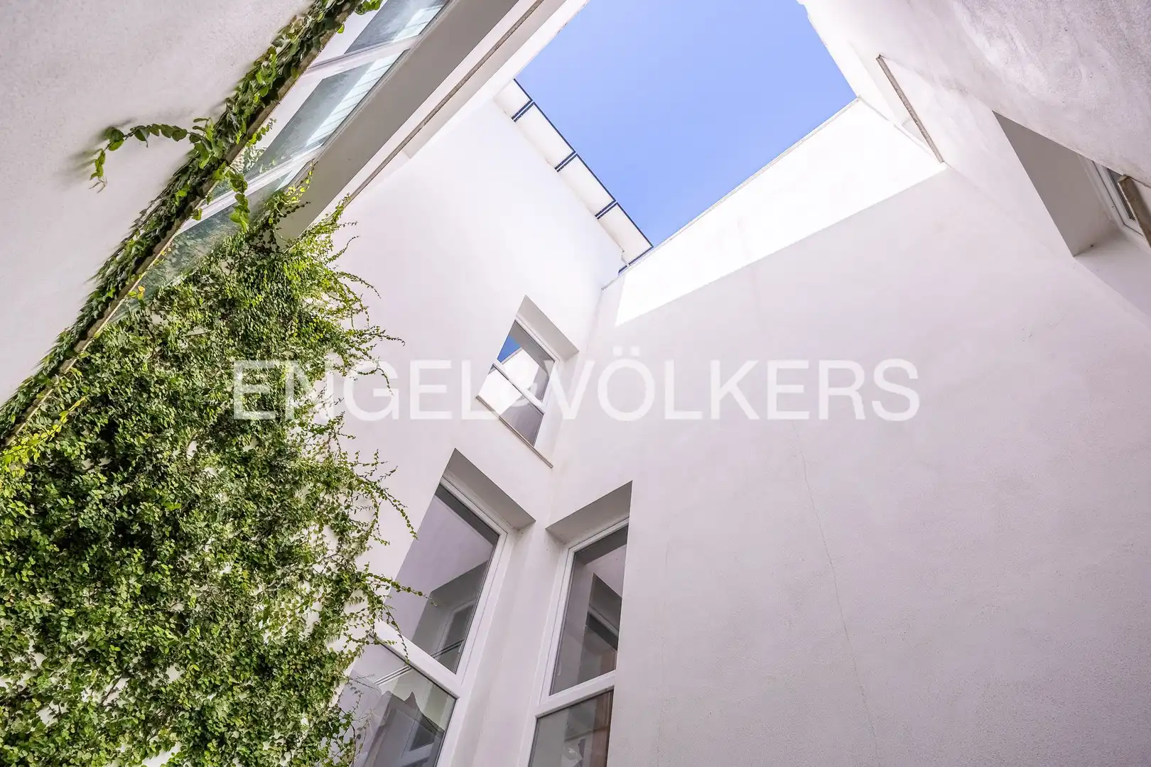 Vista exterior de Casa o xalet en venda en Tomares amb Aire condicionat, Calefacció i Jardí privat