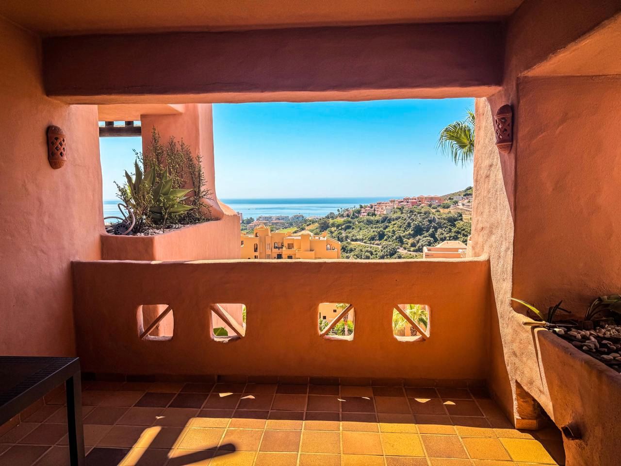 Vista exterior de Apartamento en venta en Manilva con Aire acondicionado, Calefacción y Terraza