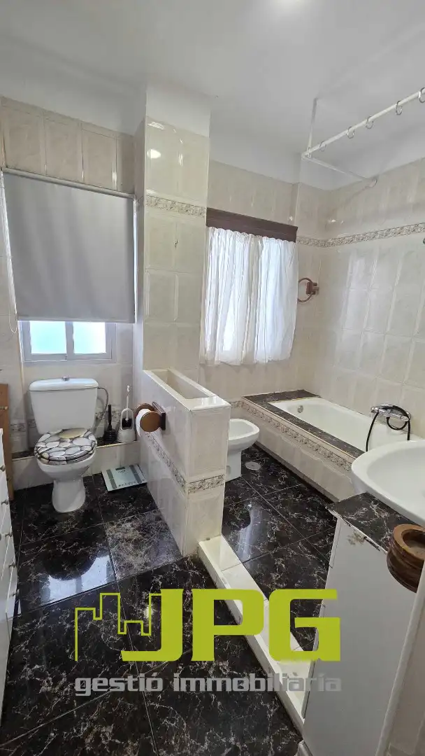 Baño de Piso en venta en Sant Joan d'Alacant con Amueblado, Horno y Balcón