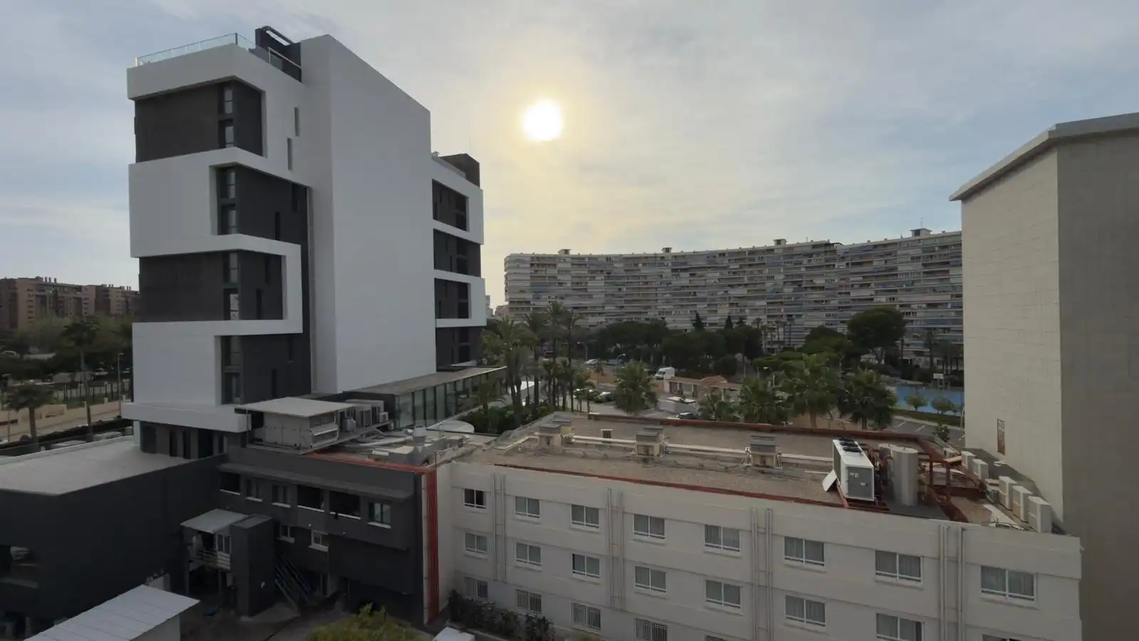 Außenansicht von Wohnung zum Verkauf in Alicante / Alacant mit Klimaanlage, Heizung und Privatgarten
