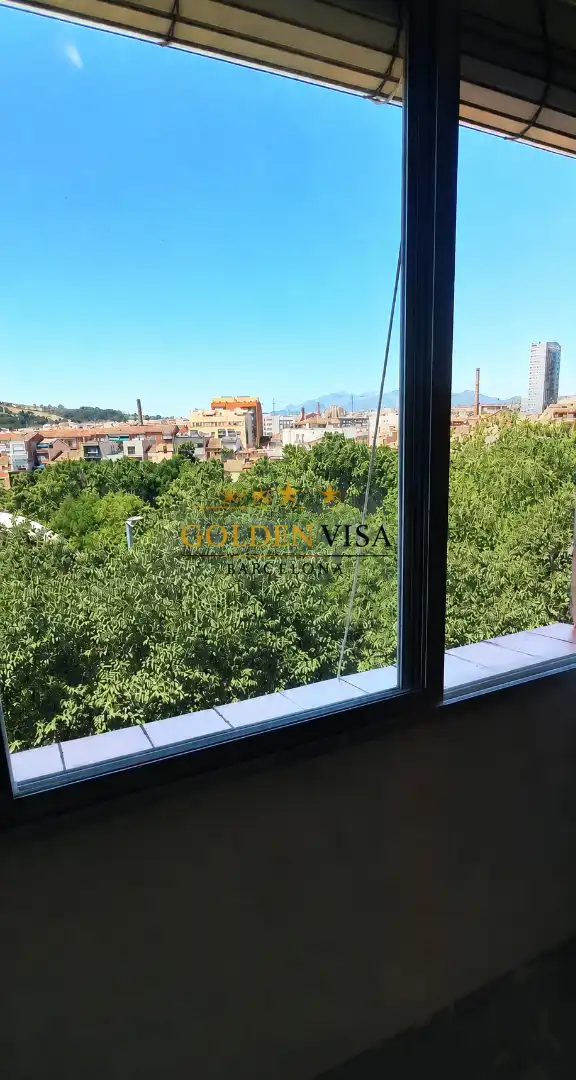 Vista exterior de Piso en venta en Terrassa con Calefacción, Amueblado y Horno