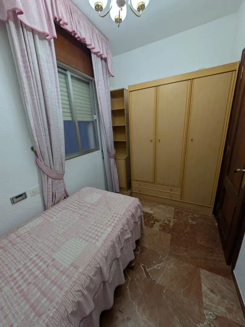 Habitación de Piso en venta en Lucena con Calefacción, Terraza y Trastero