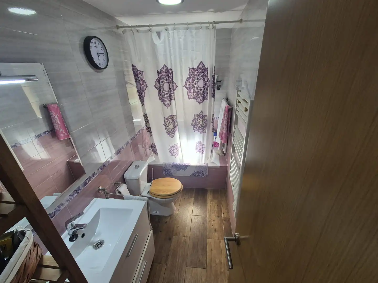Bathroom of Flat for sale in Madrid