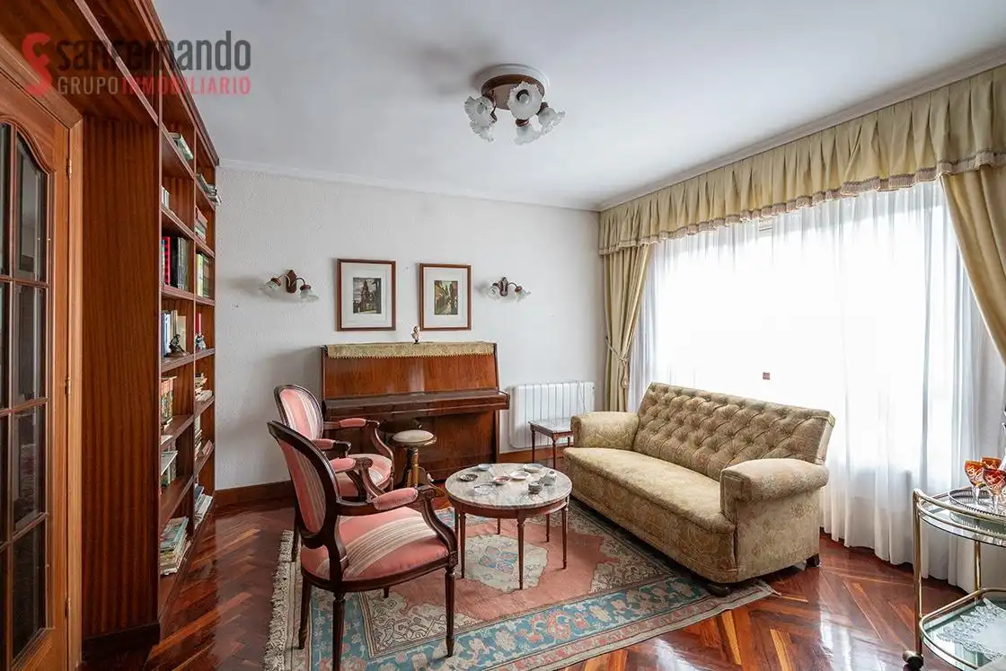 Sala de estar de Piso en venta en Corvera de Toranzo con Calefacción