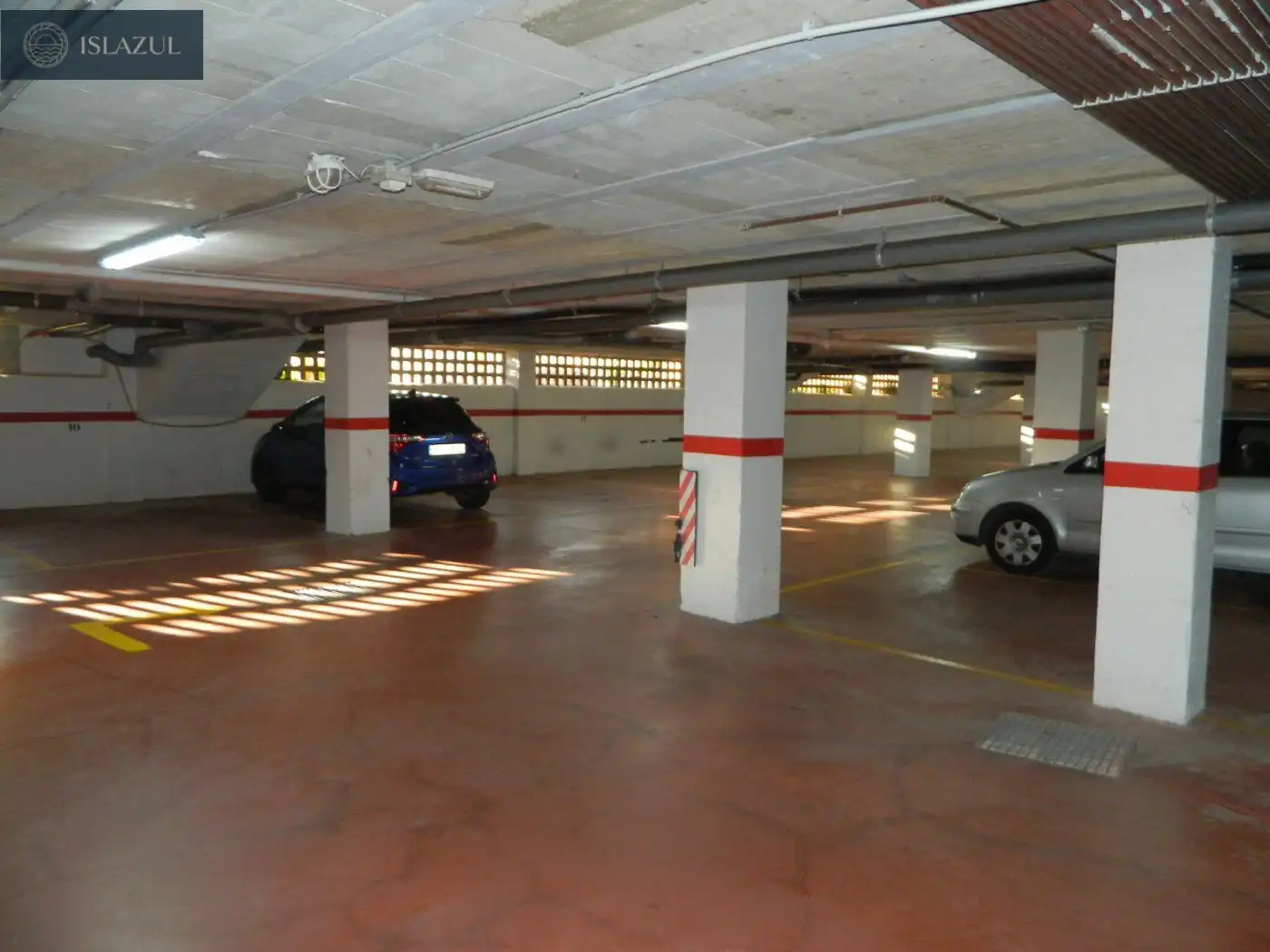 Parking de Dúplex de alquiler en Isla Cristina con Terraza, Balcón y Piscina comunitaria
