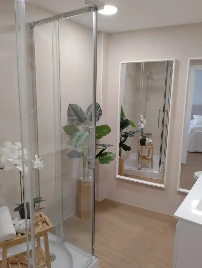 Baño de Piso de alquiler en Gijón  con Calefacción y Amueblado