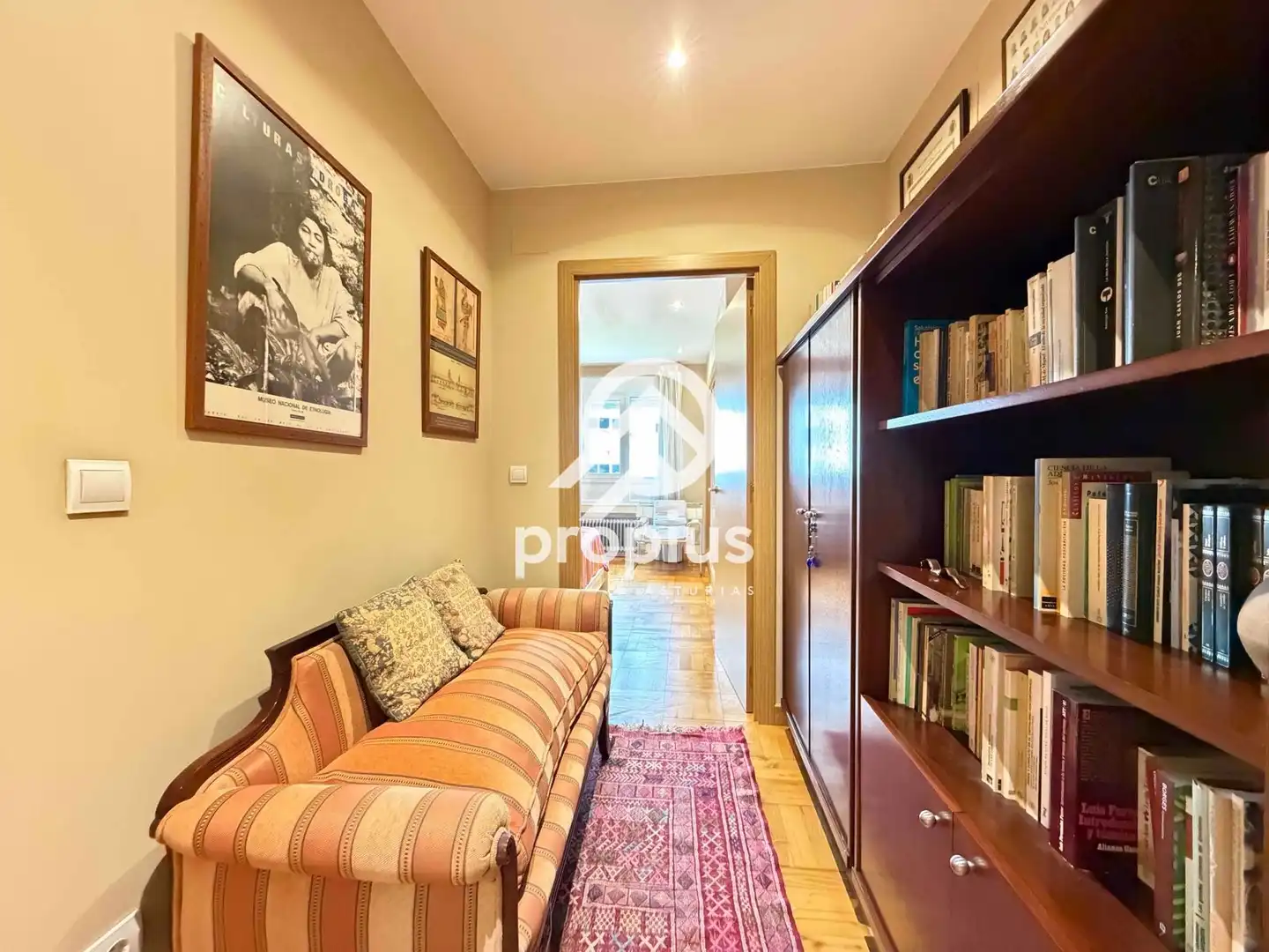 Living room of Flat for sale in Oviedo   with Heating, Parquet flooring and Oven