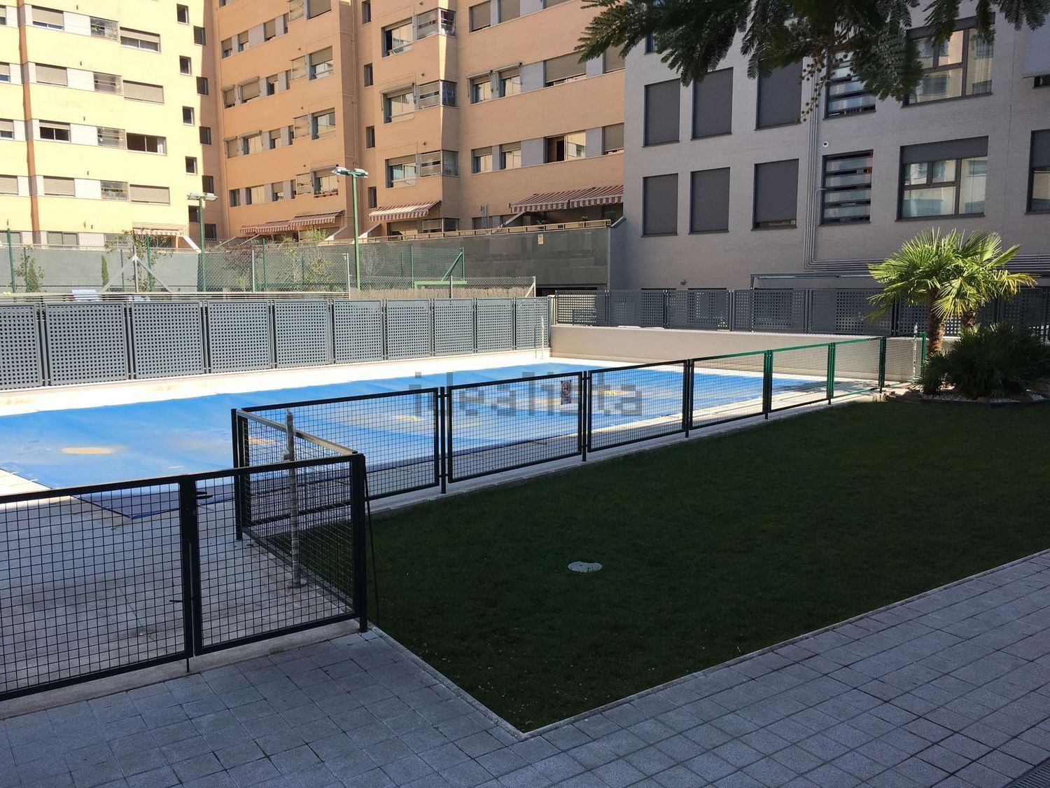 Swimming pool of Flat to rent in  Madrid Capital  with Air Conditioner, Heating and Storage room