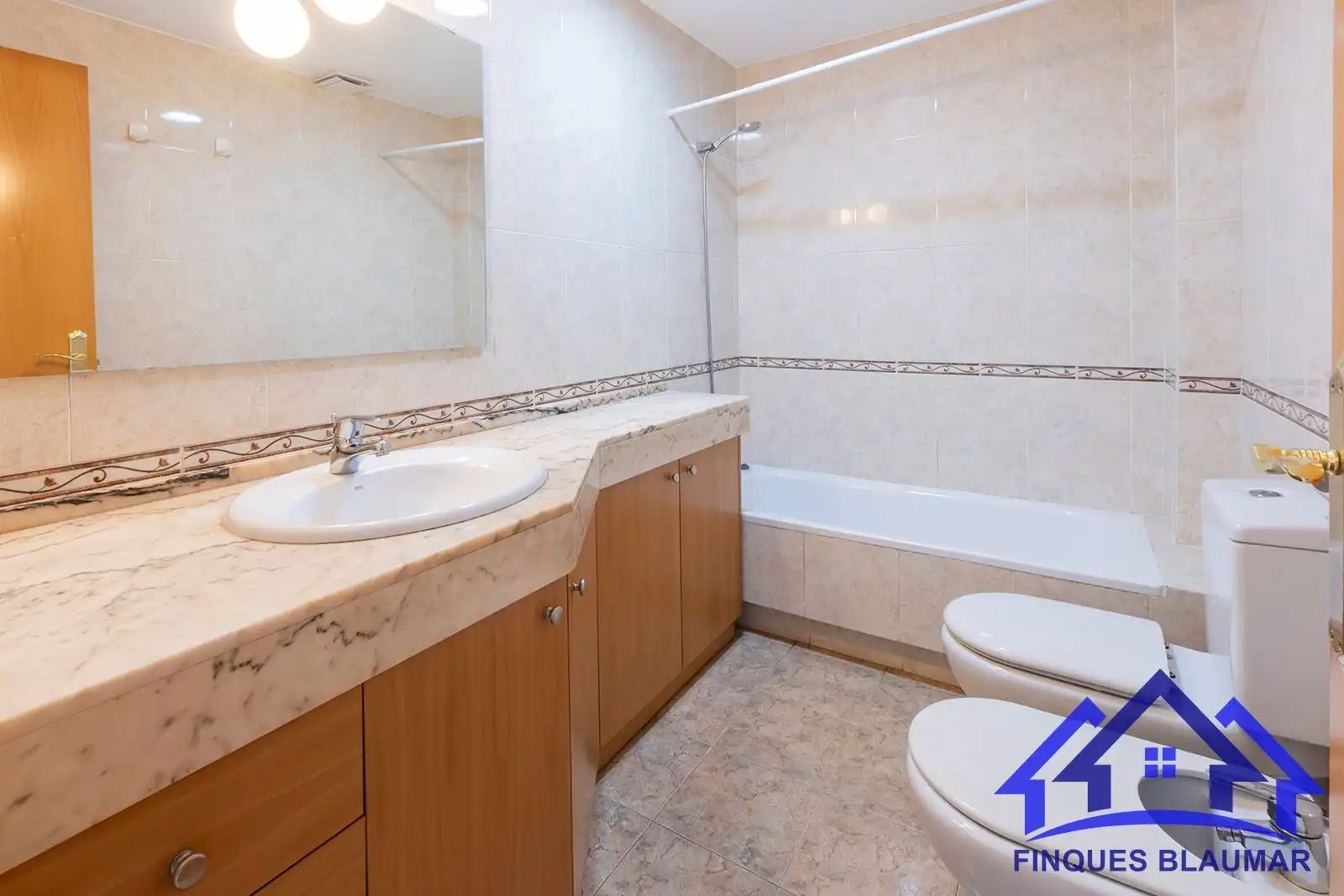 Badezimmer von Wohnung zum Verkauf in Arenys de Mar mit Heizung und Terrasse