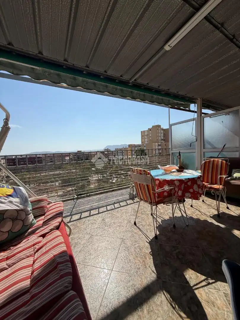 Terraza de Ático en venta en Alicante / Alacant con Terraza y Balcón