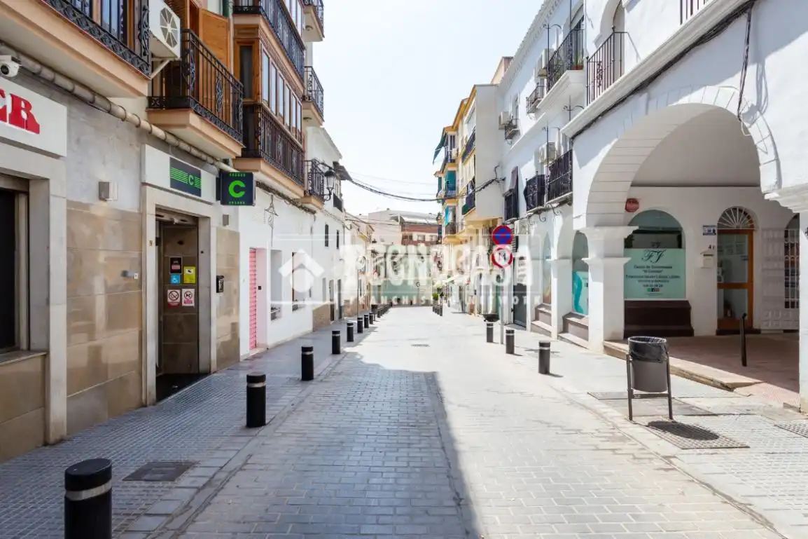 Vista exterior de Casa adosada en venda en Vélez-Málaga amb Terrassa