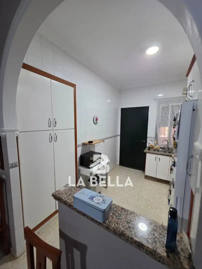 Cuina de Casa o xalet en venda en Coria del Río amb Aire condicionat, Jardí privat i Traster