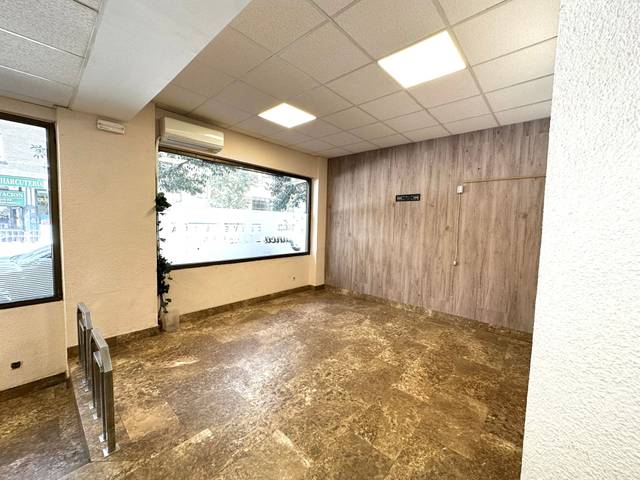 Local comercial en Venta en Calle de Nieremberg en Ciudad Jardín