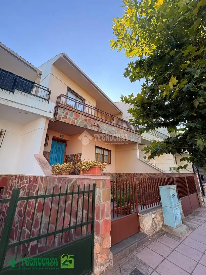 Casa adosada en venda a C. Real, Corral de Almaguer