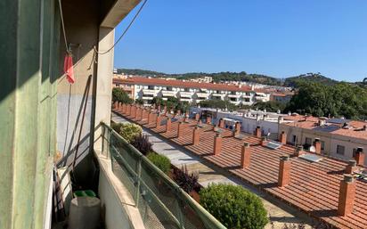 Vista exterior de Pis en venda en Sant Feliu de Guíxols amb Balcó