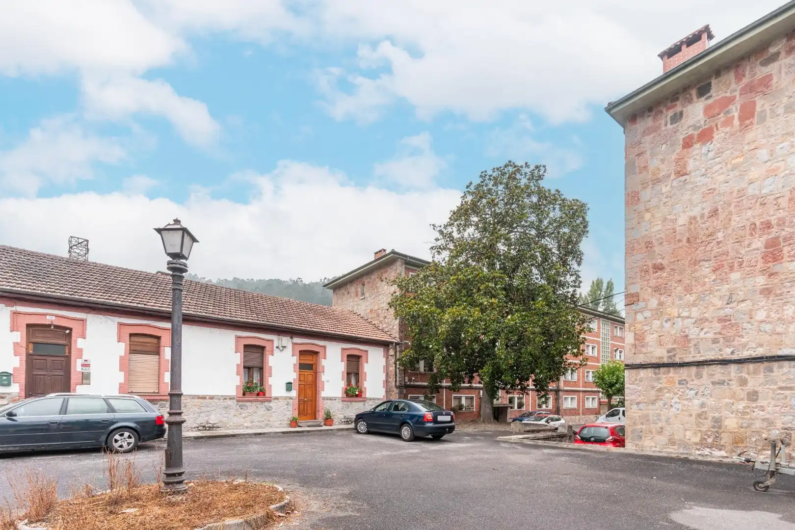 Vista exterior de Pis en venda en Oviedo  amb Calefacció, Terrassa i Moblat
