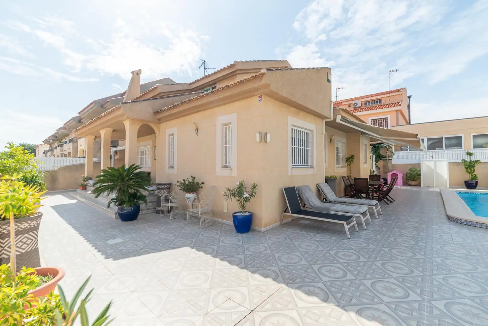 Chalet con piscina en venta en Santiago de la Ribera