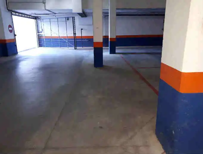 Parcheggio con ascensore in vendita a C/ Joven Futura, imagen 2