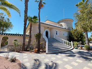 Villa mit Pool zum Verkauf in Centro