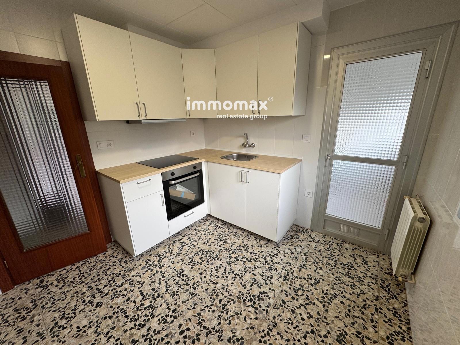 Cuina de Pis en venda en Sant Boi de Llobregat amb Calefacció