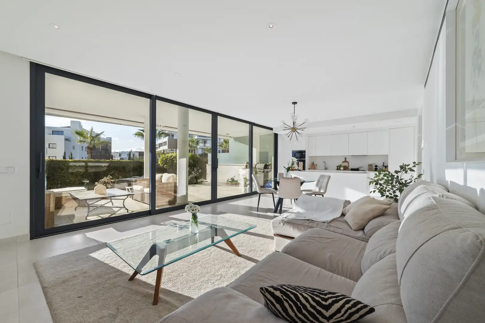 Sala d'estar de Planta baixa en venda en Fuengirola amb Aire condicionat, Jardí privat i Terrassa