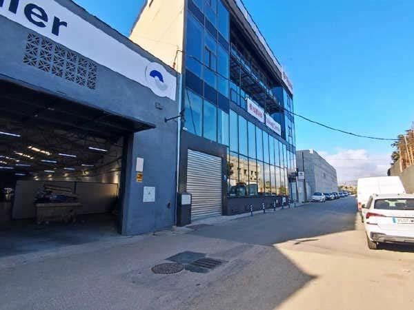 Vista exterior de Nave industrial de alquiler en Málaga Capital