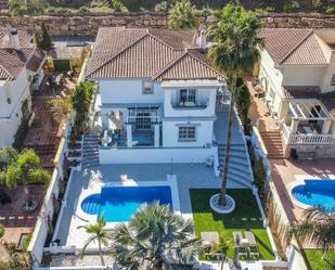 Vista exterior de Casa o xalet en venda en Mijas amb Aire condicionat, Terrassa i Piscina