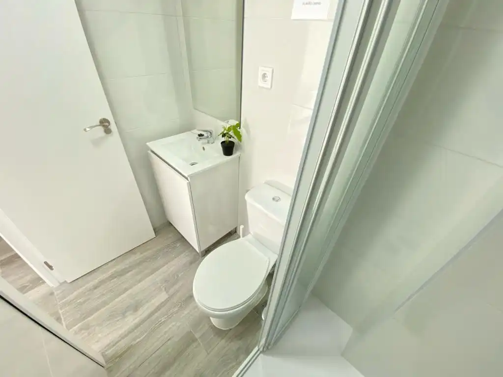 Room in Calle Encarnación Oviol, 43, Los Rosales