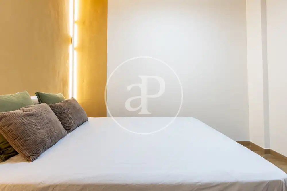 Bedroom of Flat for rent in Valencia  with Air Conditioner, Heating and Terrace