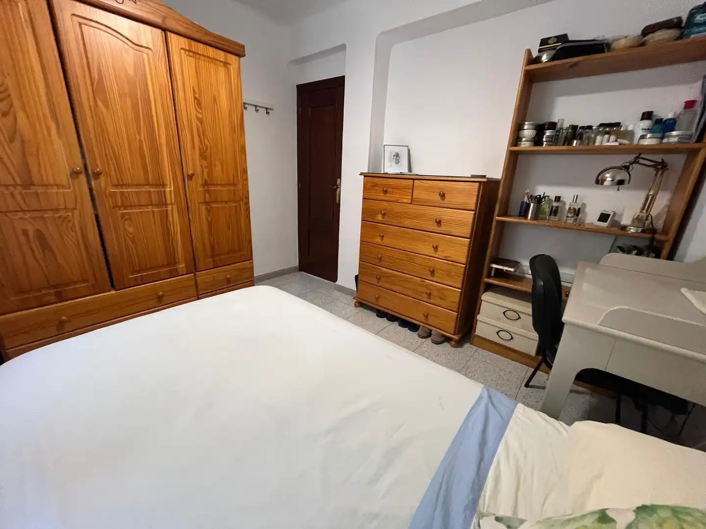 Bedroom of Flat for sale in Sevilla  with Air Conditioner, Furnished and Balcony