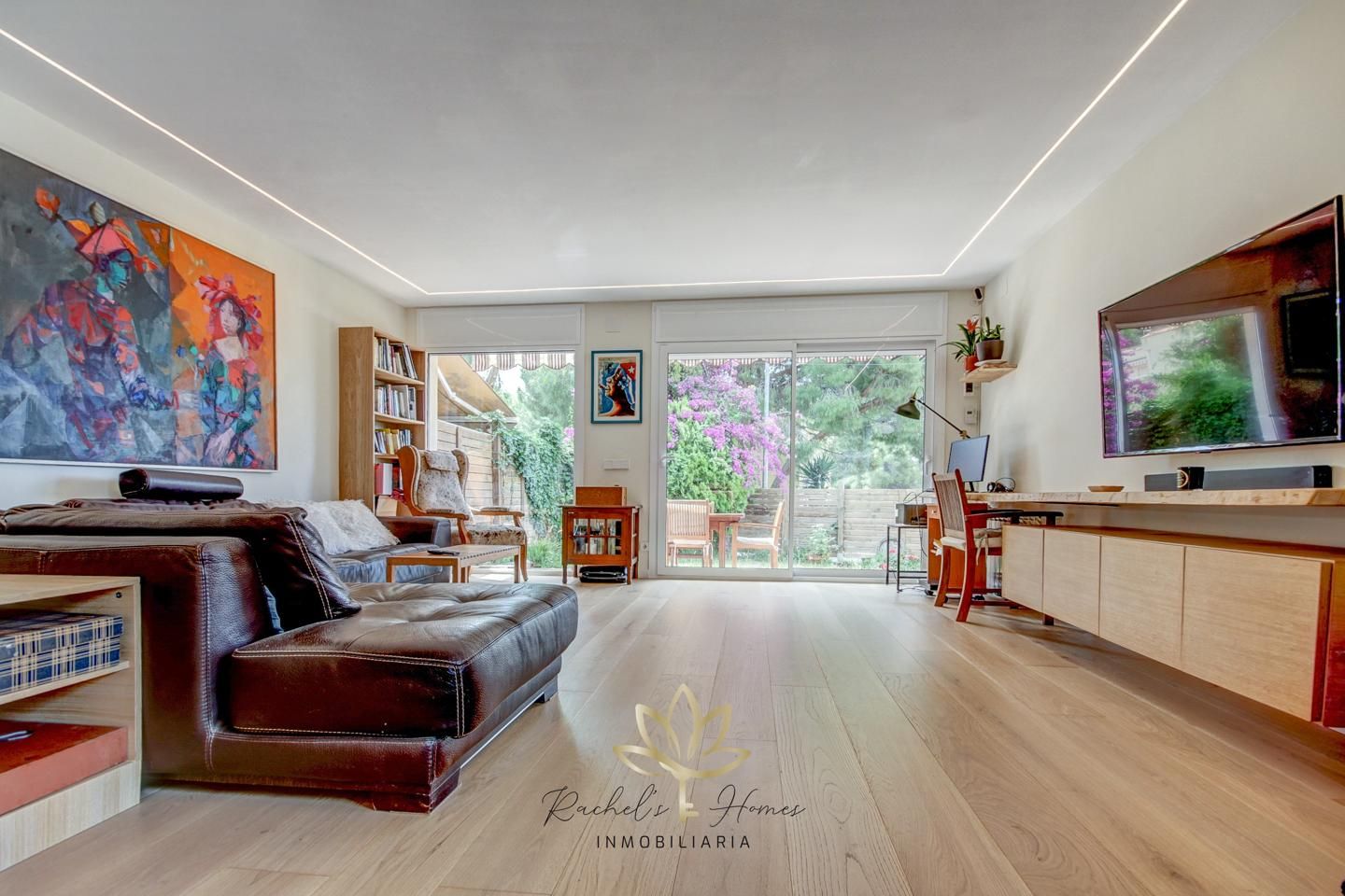 Living room of Single-family semi-detached for sale in Sitges  with Air Conditioner, Private garden and Parquet flooring