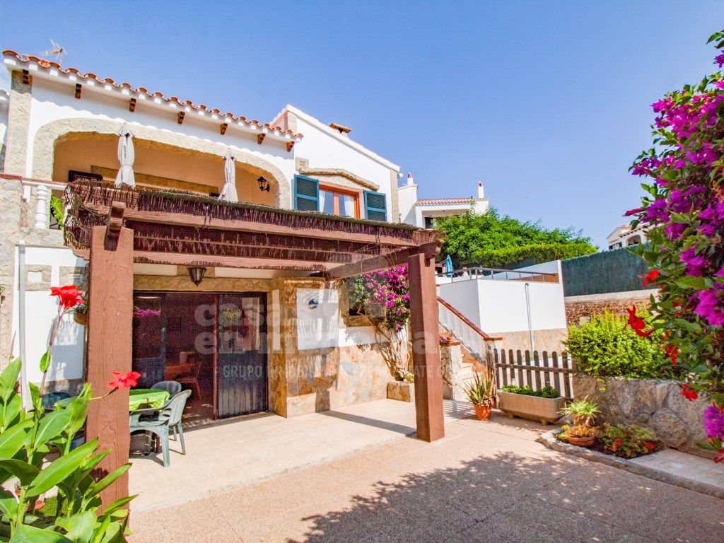 Vista exterior de Casa o xalet en venda en Es Mercadal amb Jardí privat i Piscina