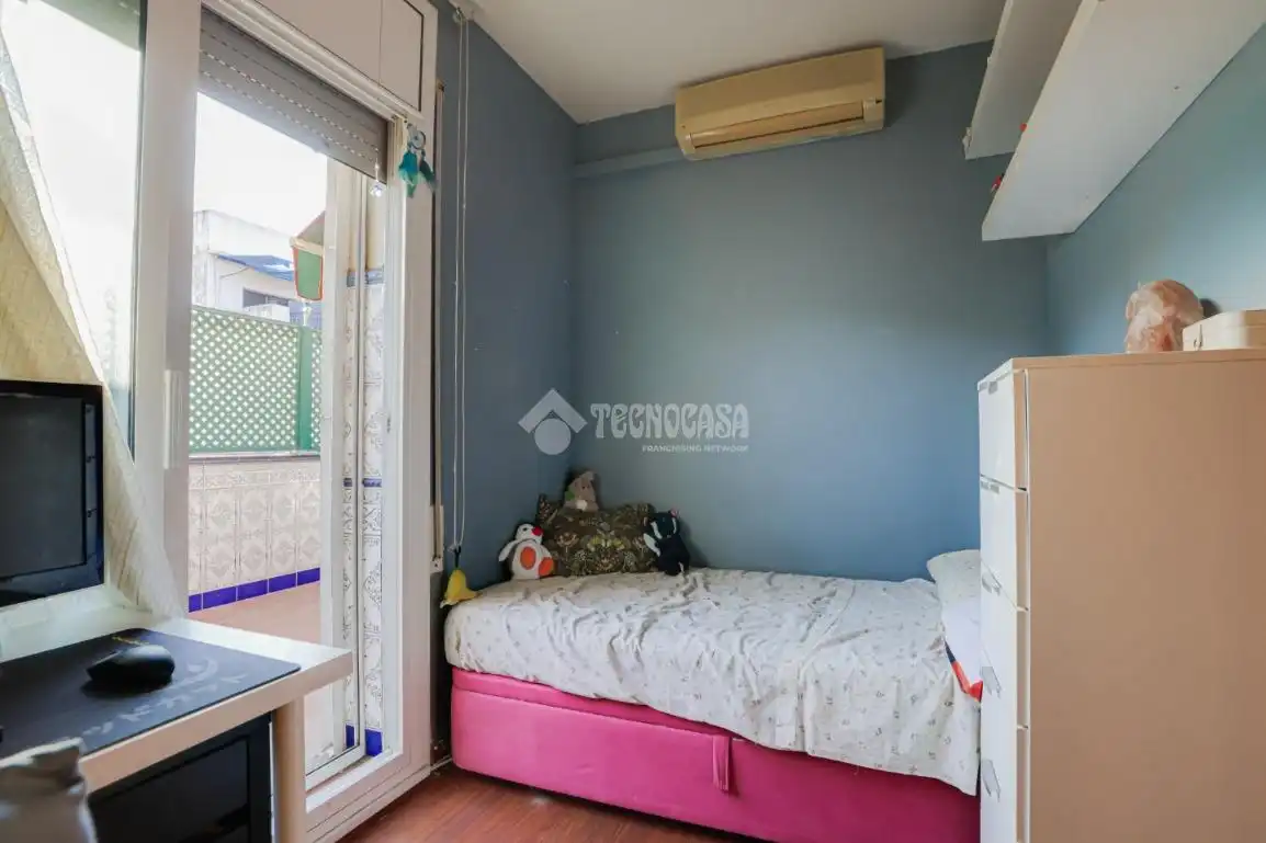 Dormitori de Pis en venda en Badalona amb Aire condicionat, Calefacció i Terrassa