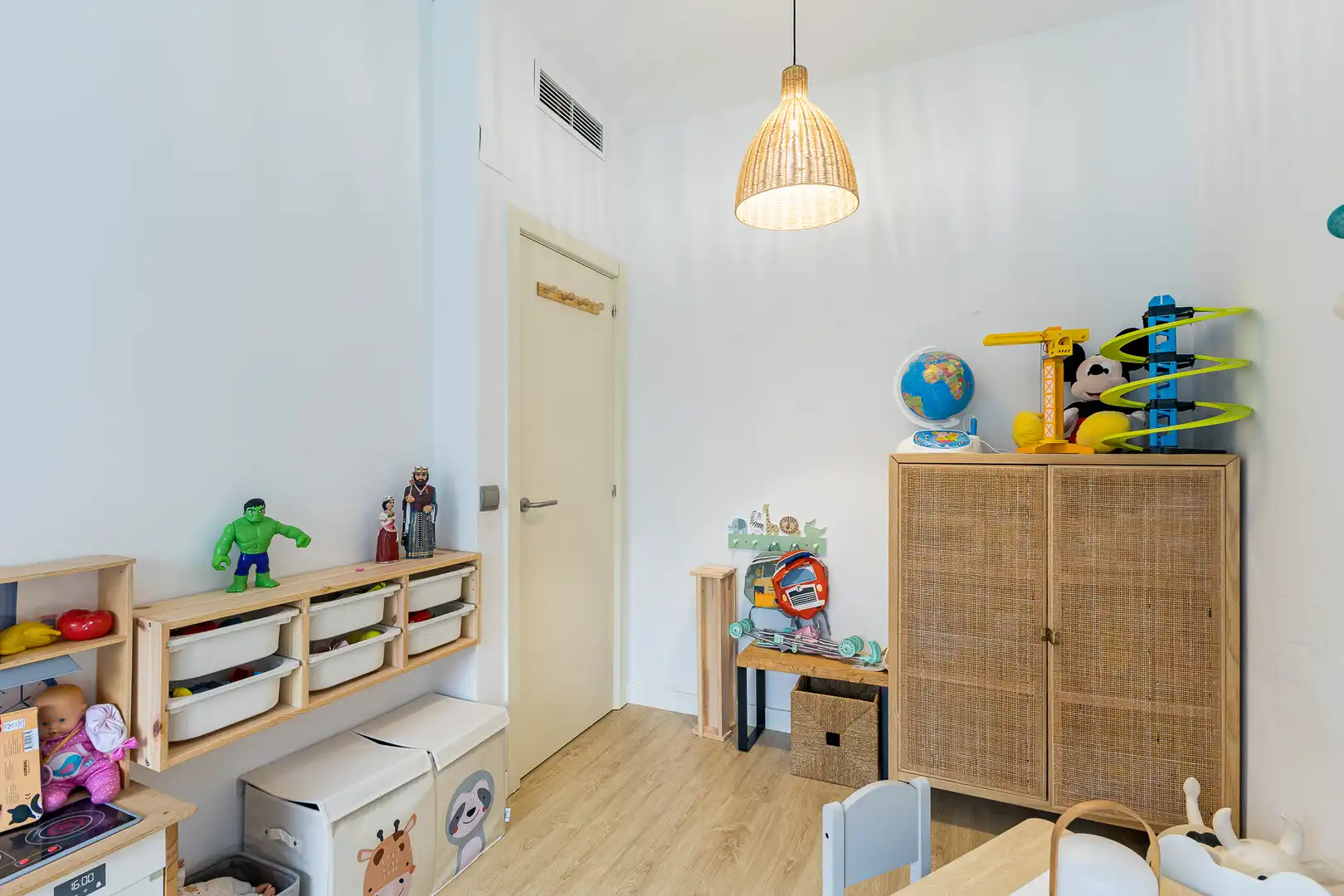 Schlafzimmer von Wohnungen zum Verkauf in Sitges mit Klimaanlage, Heizung und Privatgarten