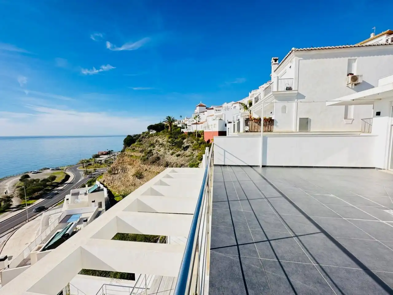 Terrassa de Casa o xalet en venda en Nerja amb Aire condicionat, Jardí privat i Traster