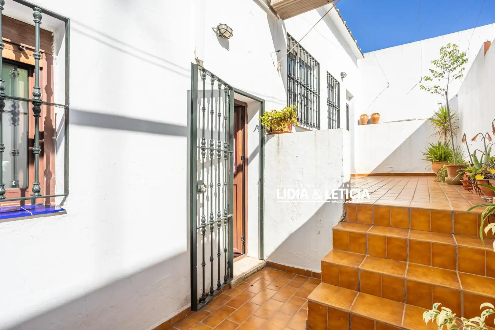 Vista exterior de Casa o xalet en venda en Alcalá de Guadaira amb Aire condicionat, Calefacció i Terrassa