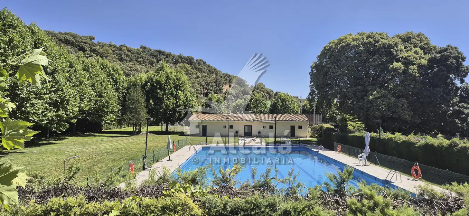 Jardí de Casa adosada en venda en Alocén amb Calefacció