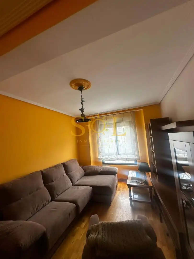 Sala d'estar de Casa o xalet en venda en León Capital  amb Calefacció, Jardí privat i Terrassa