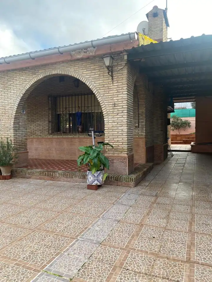 Casa o xalet en venda en Dos Hermanas amb Aire condicionat, Jardí privat i Piscina