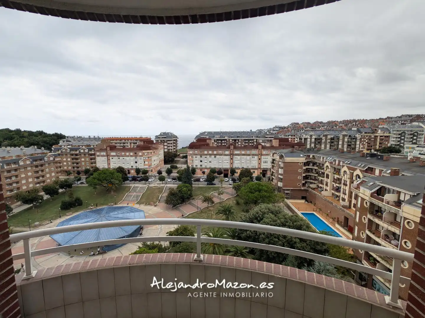 Exterior view of Flat for rent in Castro-Urdiales  with Heating, Terrace and Swimming Pool
