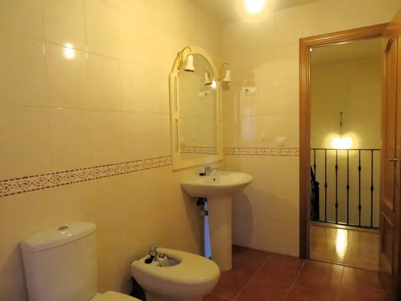 Baño de Casa o chalet en venta en Chozas de Abajo con Calefacción, Jardín privado y Trastero