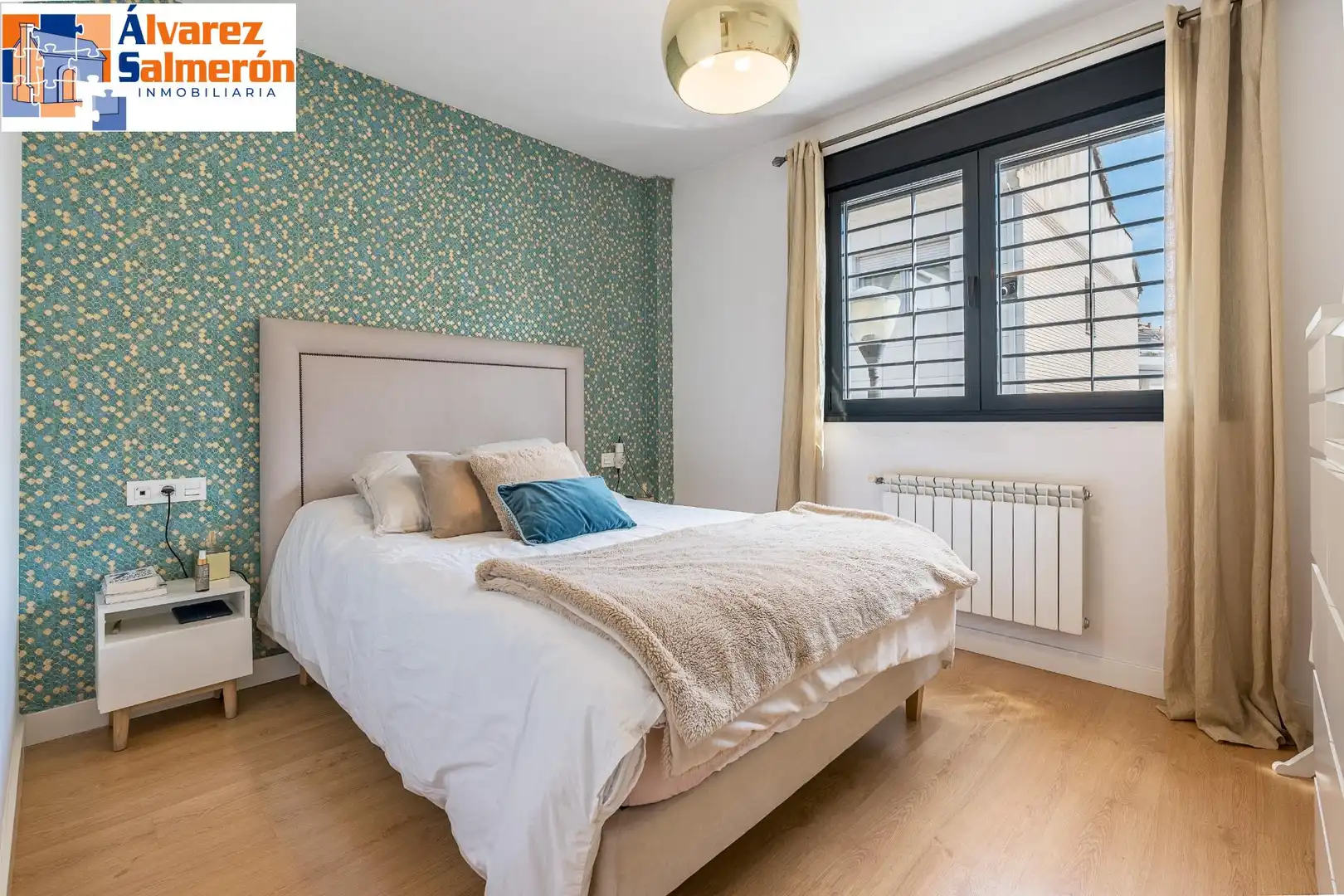 Schlafzimmer von Einfamilien-Reihenhaus zum Verkauf in Granada mit Privatgarten und Balkon