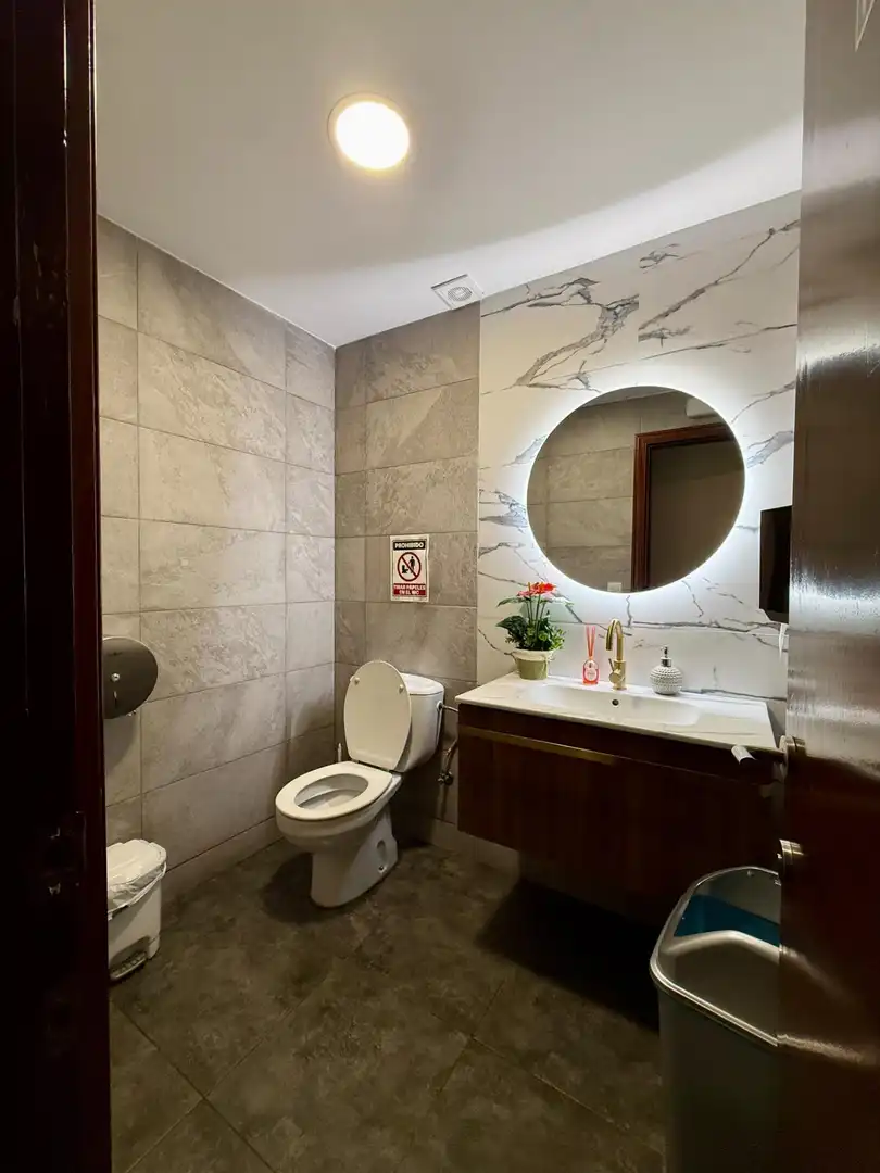 Baño de Local en traspaso en Barcelona